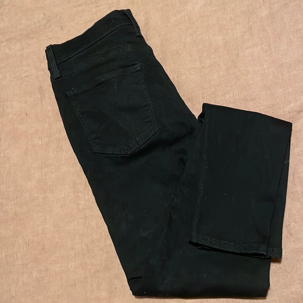 LIKE NEW - Very Black Levi’s Skinny Jeans - size 27